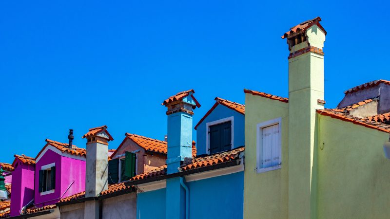 Découvrez la spectaculaire maison colorée de Sophie Ferjani à Marseille : Le paradis sur terre ?